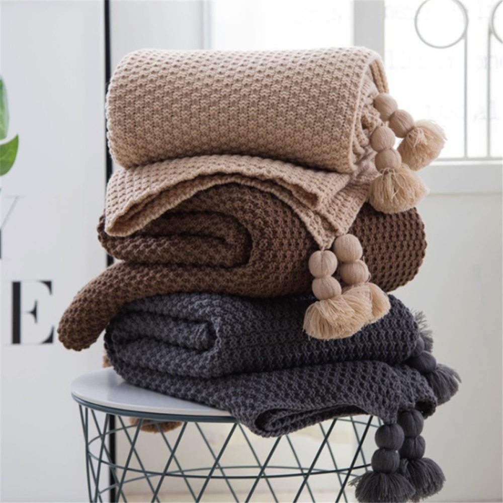 Ball Nordic fringed knit blanket